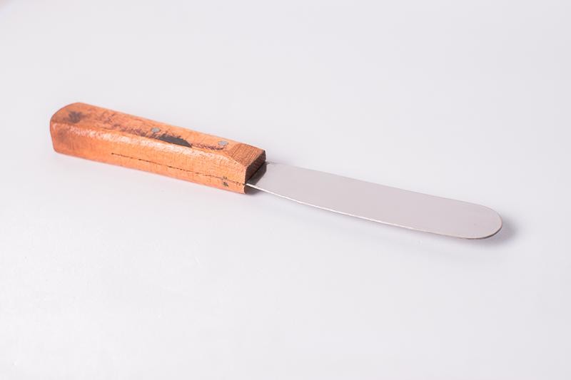 Espátula para gesso odontológico